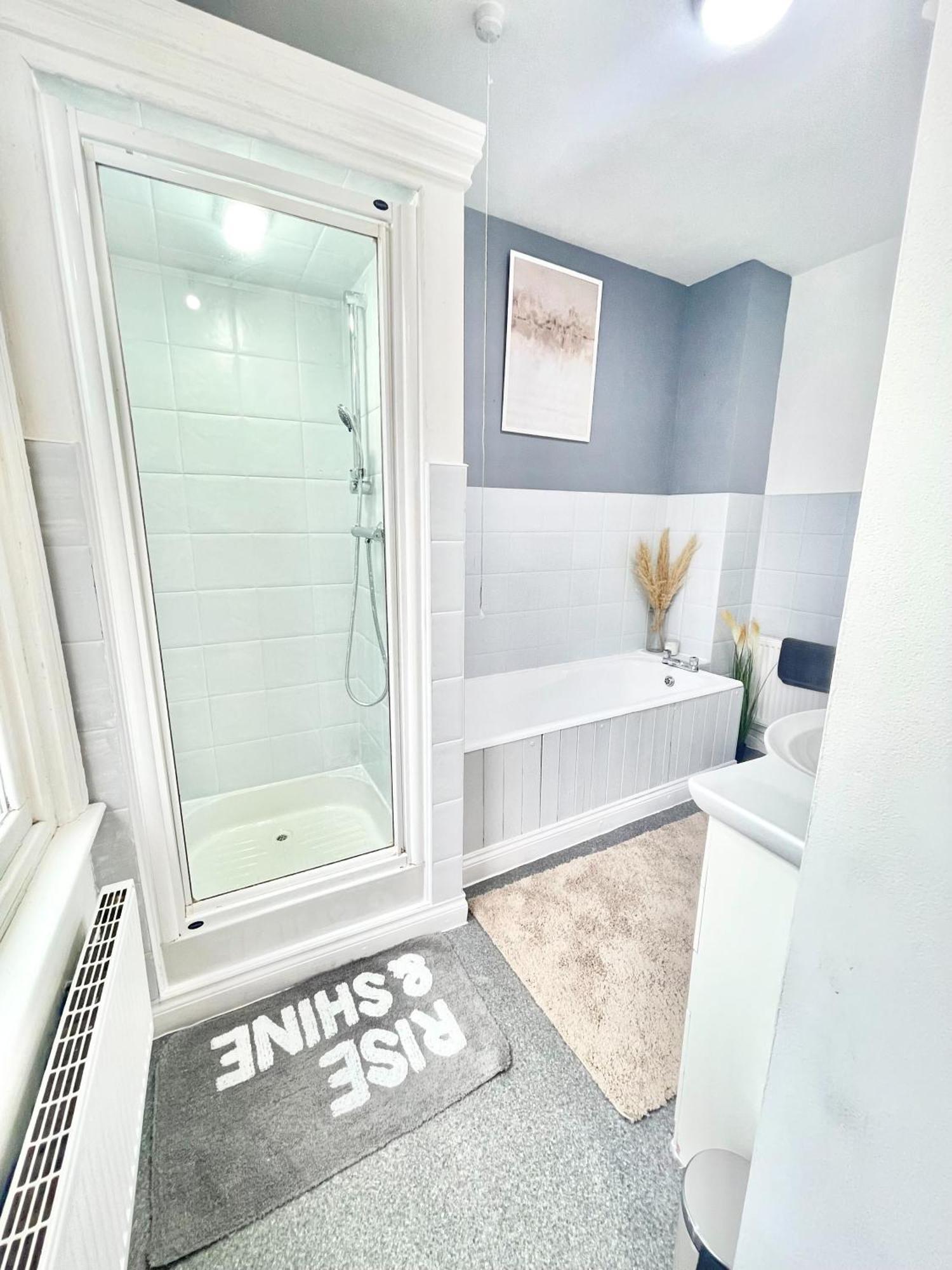 Holiday home Entirehome Sleeps7 Citycentre Parking