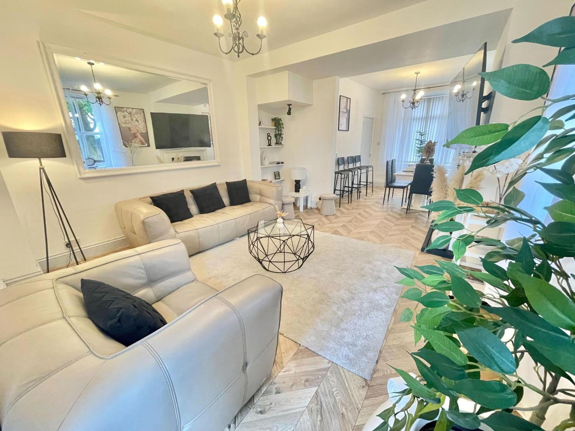 Entirehome Sleeps7 Citycentre Parking Birmingham